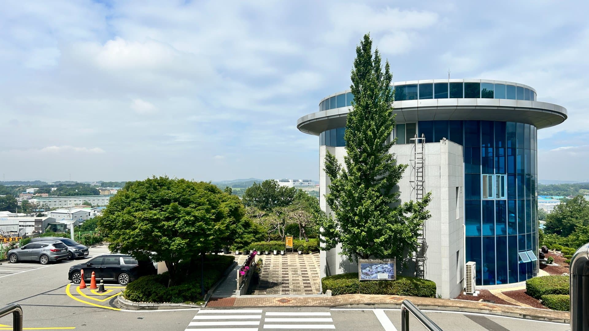 평택 납골당 외부 전경 및 주변 환경